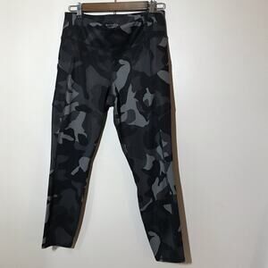 Athleta size medium black camo leggings gorpcore athleisure athletic running